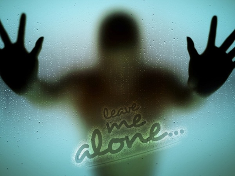 10 خلفيات حزينة لتعبر عن مشاعرك على فيس بوك